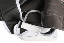 Bauer Vapor Hyperlite2 Senior Goalie Catcher 15 Bauer Vapor Hyperlite2 Senior Goalie Catcher -Bauer Sales 1061626 BTH23 GOAL STICKS ELITE SR MTOBLACK catalog front 21eb9c2a 1e96 402d bb23 a3bf7d0b586b